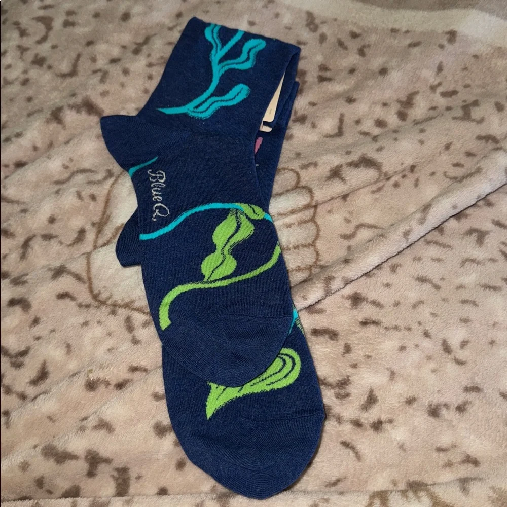 Blue Q women’s “Love Who You Love” colorful crew socks New With Tags